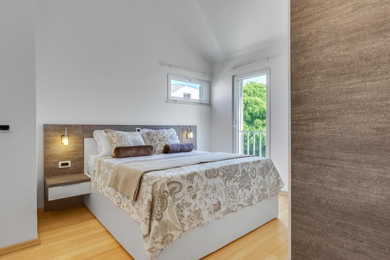 Luxury Two-Floor Apartment In Petrcane With Garden And Pool المظهر الخارجي الصورة