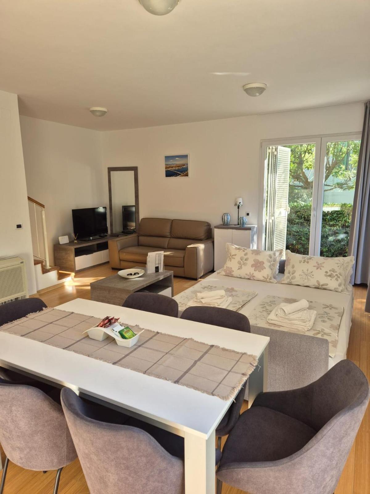 Luxury Two-Floor Apartment In Petrcane With Garden And Pool المظهر الخارجي الصورة
